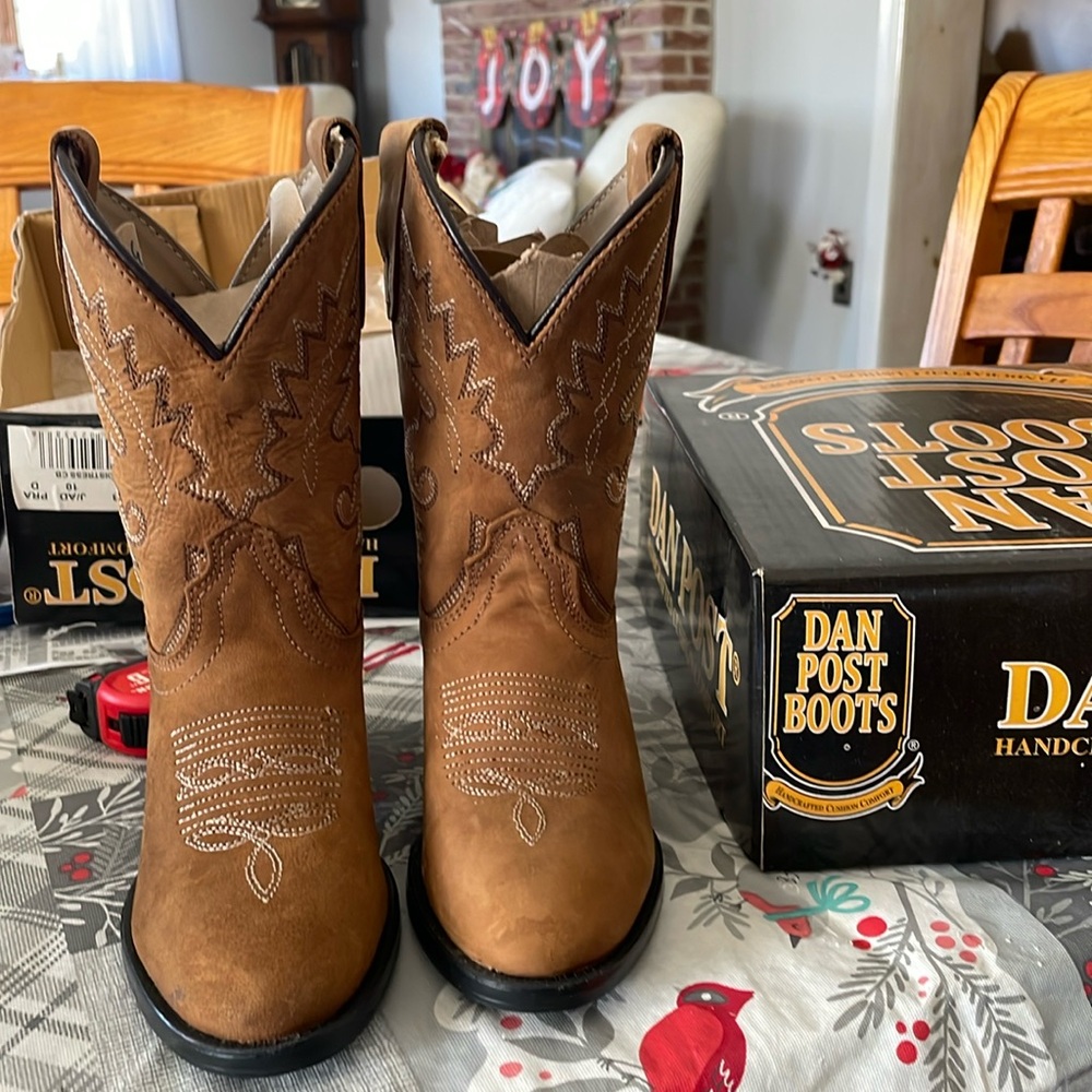 Kids western boots Dan post handcrafted cushiony brand size 2 1/2 unisex